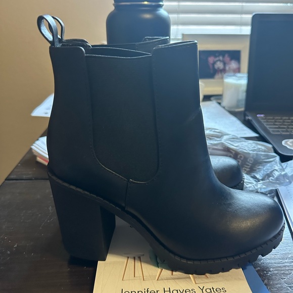 Black slip on leather combat boots - Picture 3 of 16
